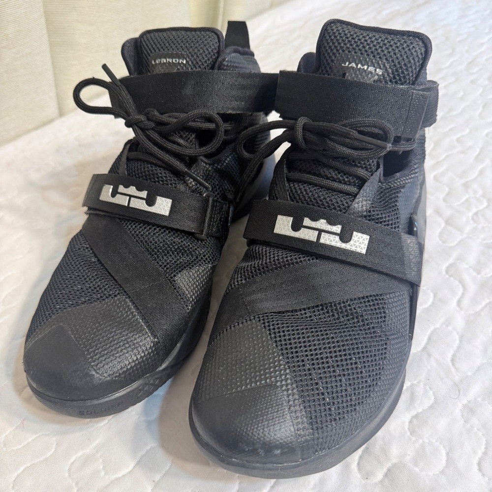 Nike Men 9.5 LeBron Soldier 9 Basketball Shoes Black 749417-001 JAMES HOOPS GYM